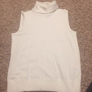 Sleeveless turtleneck